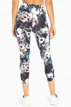 Marika Balance Collection Eclipse Printed Side Pocket Mid Calf Capri Legging