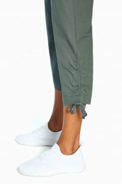 Marika Skylar Capri Pant