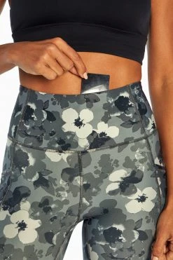 Marika Elsa Side Pocket Mid Calf Capri