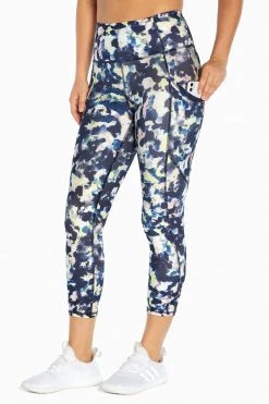 Marika Ignite Side Pocket Mid Calf Capri Features