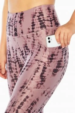 Marika Drift Side Pocket Legging - Stylish & Functional Women's Leggings with Playful Prints 29 Marika Drift Side Pocket Legging Features