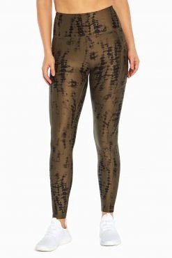 Marika Drift Side Pocket Legging - Stylish & Functional Women's Leggings with Playful Prints 35 Marika Drift Side Pocket Legging Features