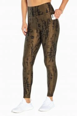 Marika Drift Side Pocket Legging - Stylish & Functional Women's Leggings with Playful Prints 30 Marika Drift Side Pocket Legging Features
