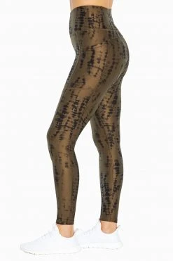 Marika Drift Side Pocket Legging - Stylish & Functional Women's Leggings with Playful Prints 34 Marika Drift Side Pocket Legging Features