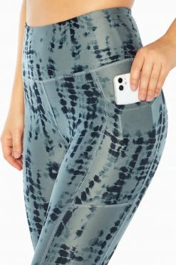 Marika Drift Side Pocket Legging - Stylish & Functional Women's Leggings with Playful Prints 23 Marika Drift Side Pocket Legging Features